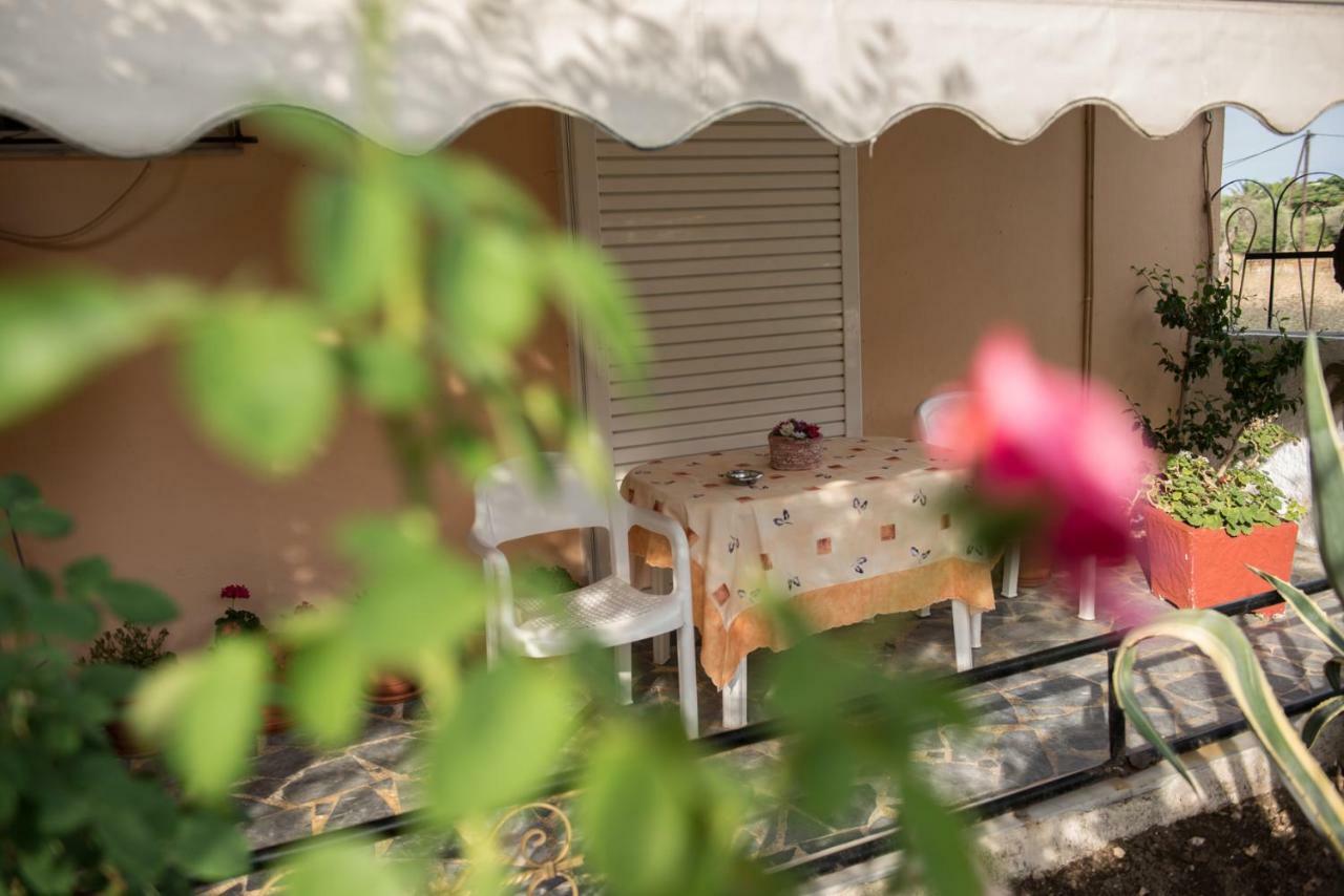 Golden Sun Rooms Pyrgi Thermis Bagian luar foto